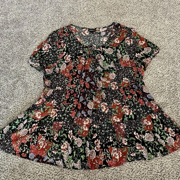TORRID 00 0X XL Red Pink Floral Challis Empire Top R $46 - Picture 2 of 10